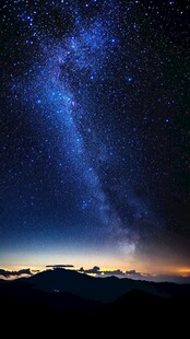 璀璨星空下的壮丽天际