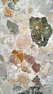 多彩碎石墙面纹理特写