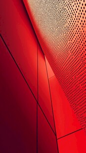 红色几何纹理建筑外观
