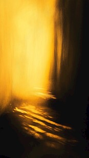 金色光芒穿透黑暗场景