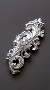 精致银质雕花镶钻胸针