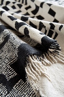 黑白几何图案针织毛毯