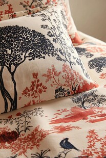 花卉树木图案的精美抱枕