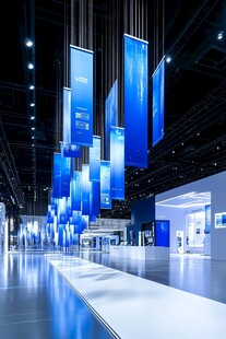 科技展厅的蓝色悬挂展示