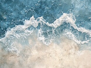 海浪轻拍沙滩的美妙瞬间
