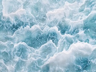 蓝色海浪涌动的海洋景象