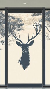 鹿头剪影于窗景之中