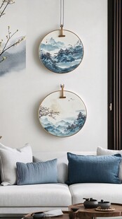 中式客厅的雅致山水挂画