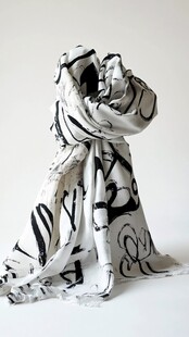 黑白字母印花时尚围巾