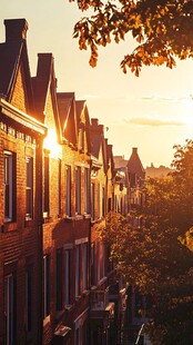 夕阳下的红砖排屋美景