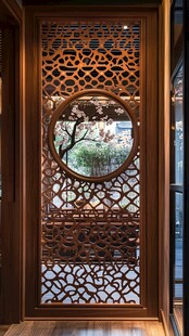 中式雕花木门尽显典雅韵味