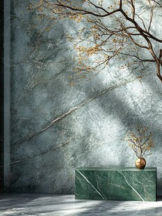 大理石墙前的绿植装饰