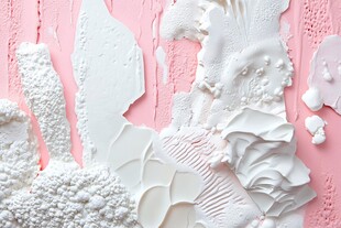 粉色背景上的白色纹理图案