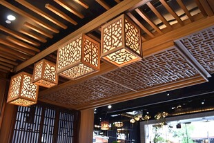 中式木质吊灯装点室内空间