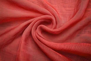 红色轻柔纱布纹理特写