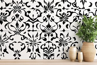 黑白花纹墙饰与绿植摆件
