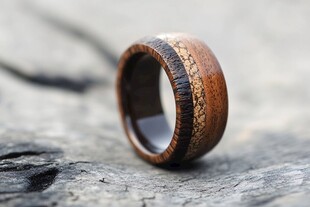 木质戒指特写