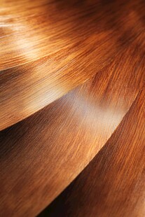 柔顺棕发光泽动人