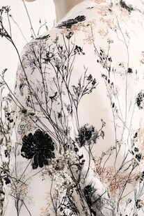 花卉印花服装细节特写