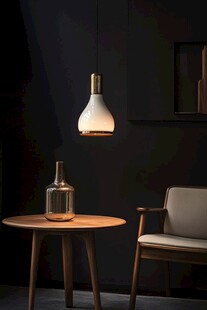 简约风吊灯下的静谧角落