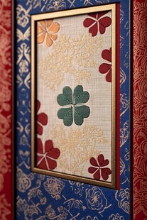 中式花纹刺绣装饰画