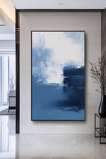 蓝调抽象挂画装点现代门厅