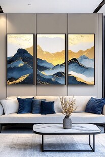 现代客厅中的山水装饰画