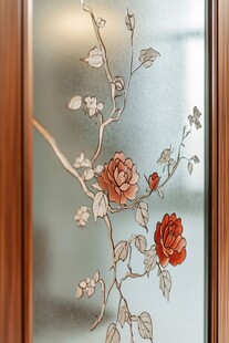 玻璃上的花卉精美图案