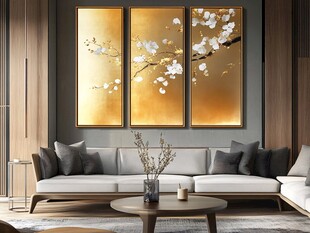 金色梅花挂画的雅致客厅