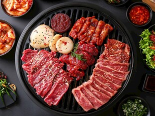 韩式烤肉拼盘多样美味