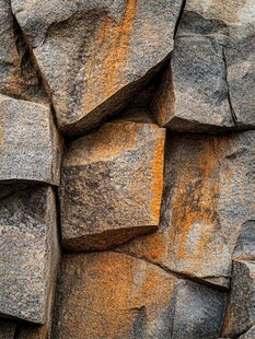 斑驳石块堆叠的自然纹理