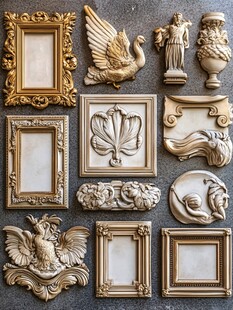 复古雕花相框与装饰摆件