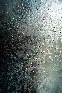 水珠覆盖的玻璃纹理