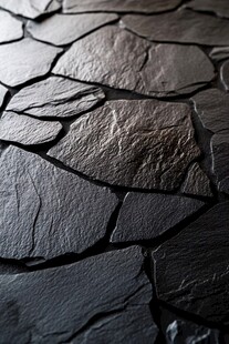 黑色碎拼石板路面特写