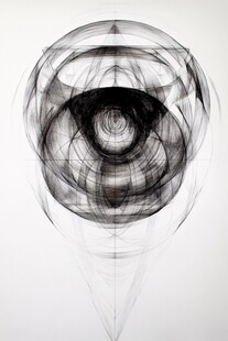 抽象几何线条构成的眼形图案