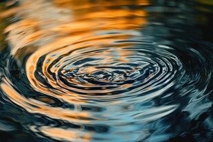 水面涟漪 光影交织的灵动美