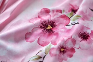粉色花卉丝绸面料图案