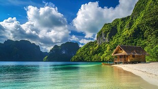 海滨木屋美景 青山绿水相伴