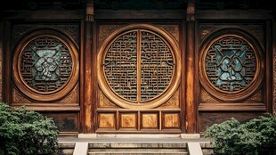 中式古典雕花木门景致