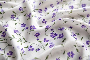 白底紫花清新印花布料