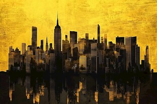 金色城市天际线与水中倒影