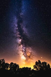 夜幕下的璀璨银河景观