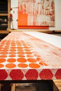 橙色圆点图案的艺术板材