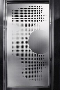 抽象几何图案玻璃门