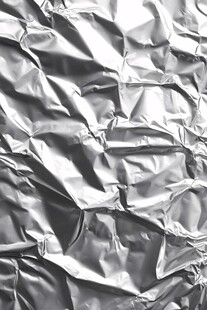 褶皱银色铝箔纹理特写