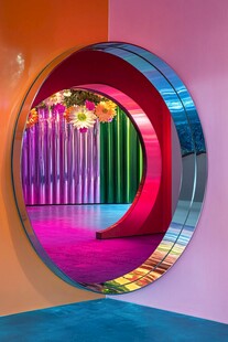 梦幻彩色空间艺术装置