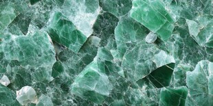 翠绿晶莹的碎玉石纹理