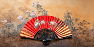 古典红折扇与雅致花卉背景