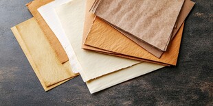 复古纸张堆叠展示