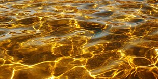金色波光粼粼的水面纹理